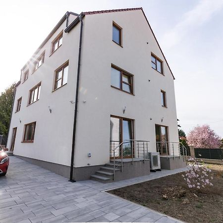 Home Le Fame Praga Exterior foto