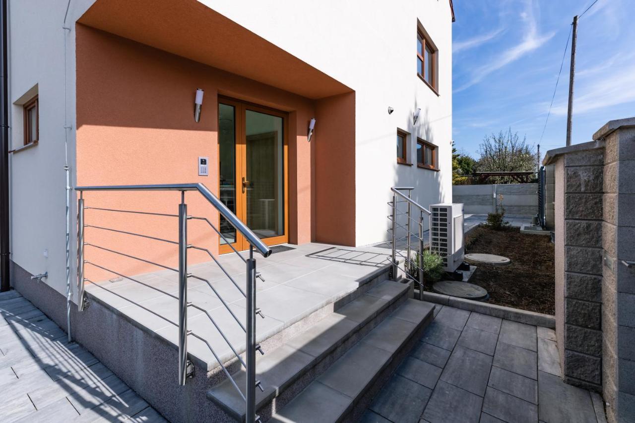 Home Le Fame Praga Exterior foto